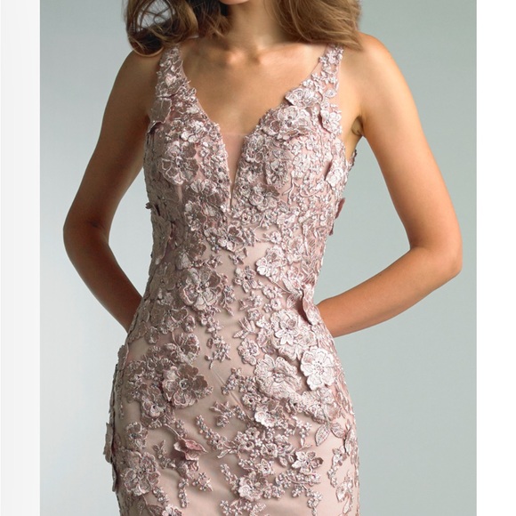 Stunning floral evening gown by Basix Black Label in size 4. Fits beautifully. - Picture 2 of 5